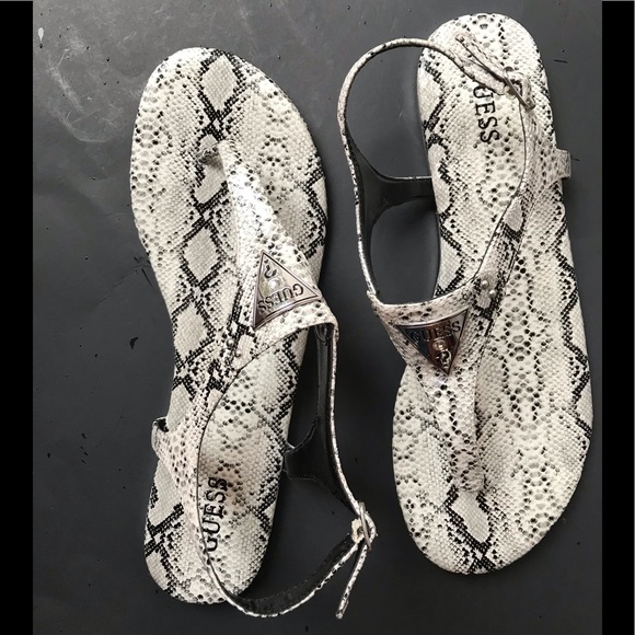 GUESS WOMEN’S SANDALS ANIMAL PRINT BLCK & WHITE - Picture 4 of 7